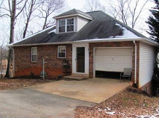 226 Rives Rd, Martinsville, VA 24112