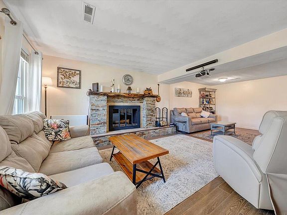 3rd image of 2151 Wesvan Dr