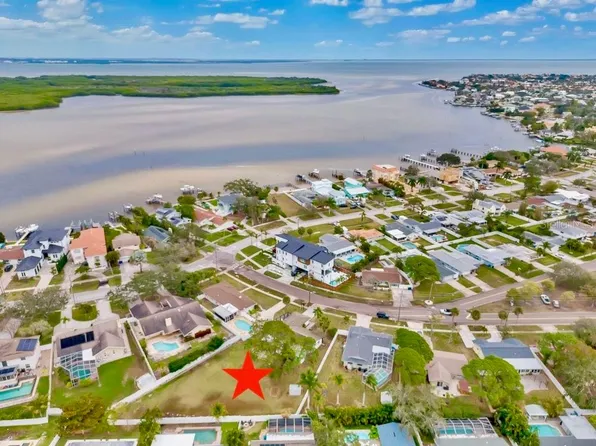 6070 Denver St NE, Saint Petersburg, FL 33703