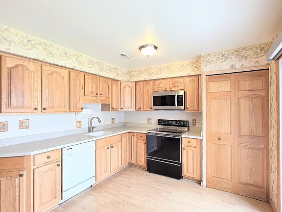 5th image of 520 Rice Ave