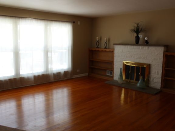 2nd image of 410 Leith Ave