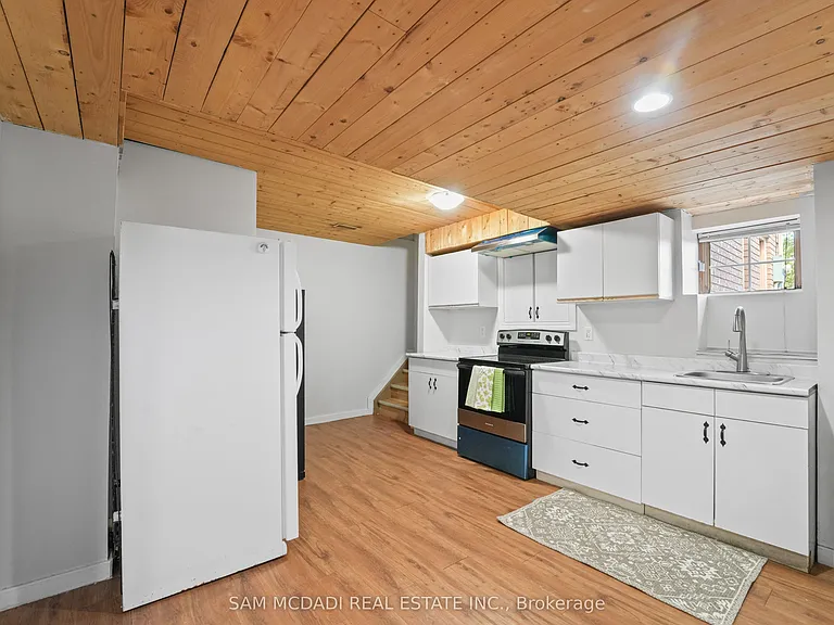 87 Rundle Cres — Photo 24