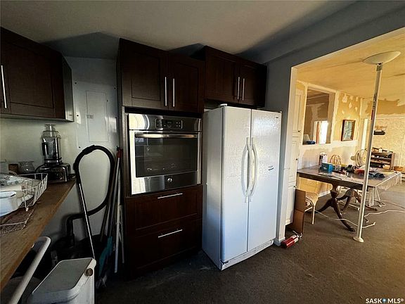 4th image of 101 4th Ave W