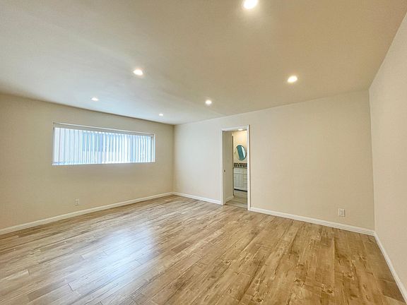4th image of 5353 Yarmouth Ave Unit 104