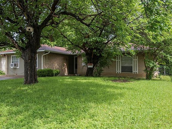 3rd image of 1214 Lakeview Dr