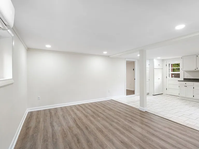 1036 Seymour Ave #B — Photo 7