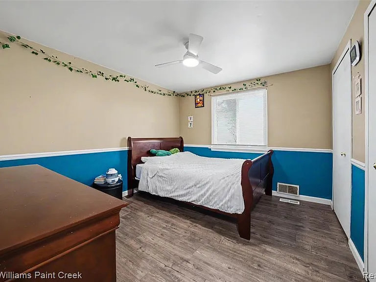 709 Denham Ln — Photo 17