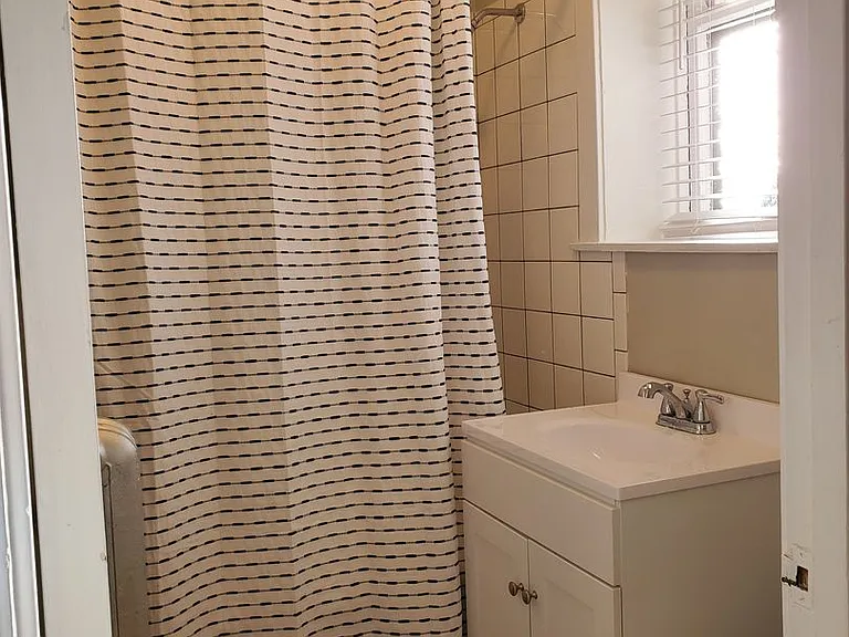 1619 W Thome Ave #1S — Photo 7