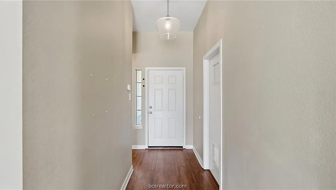 3 bed, 1214 sqft, $1,800 — Photo 4