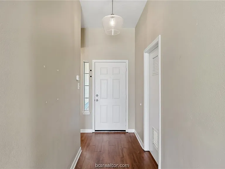921 Windmeadows Dr — Photo 4