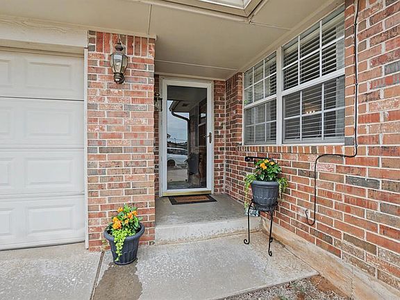 2nd image of 227 N Kelly Ave