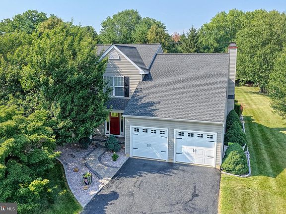 3rd image of 310 W Bradford Ct