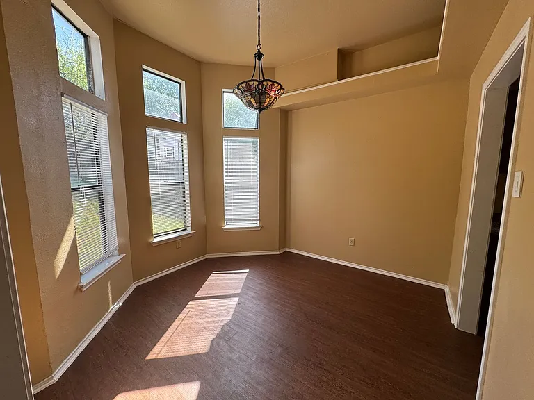 4806 Greenlee Dr — Photo 9