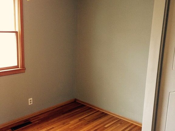 5th image of 3022 S 122nd Ave