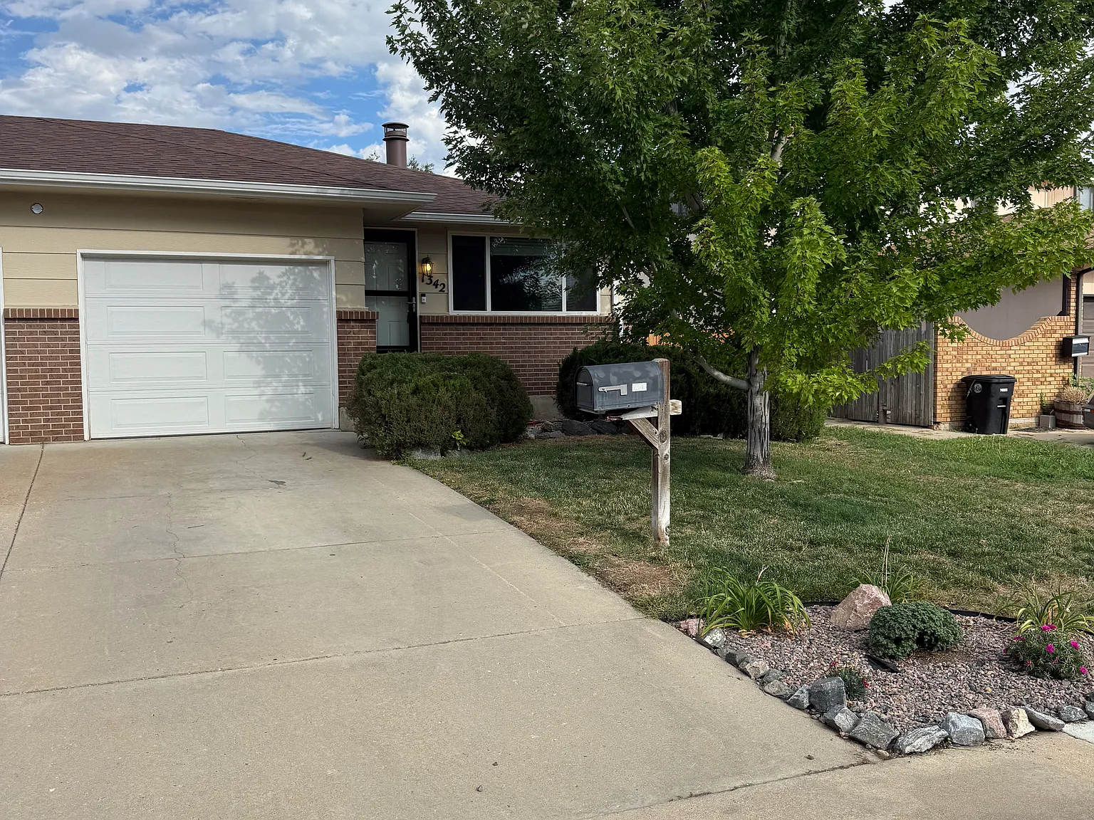 2 bed, 5032 sqft, $1,850 — Photo 1