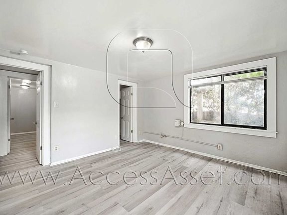 5th image of 242 N Chestnut St #2