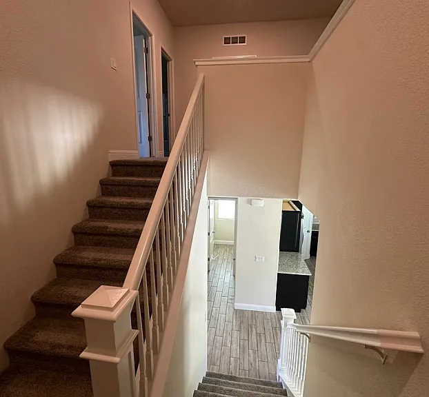 2494 Valdes Dr — Photo 32