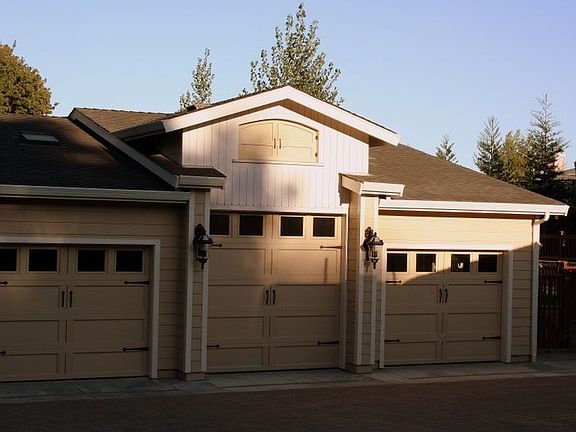 Garage/in law complex