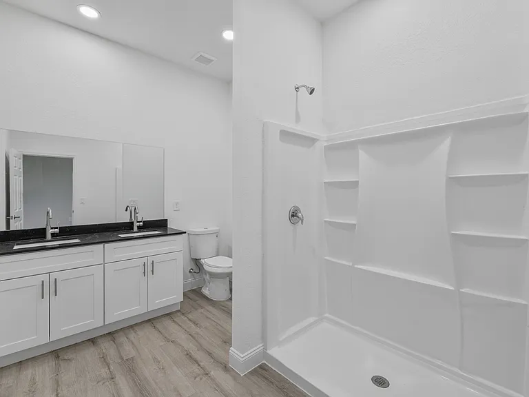 556 Sherwood Ave S — Photo 32