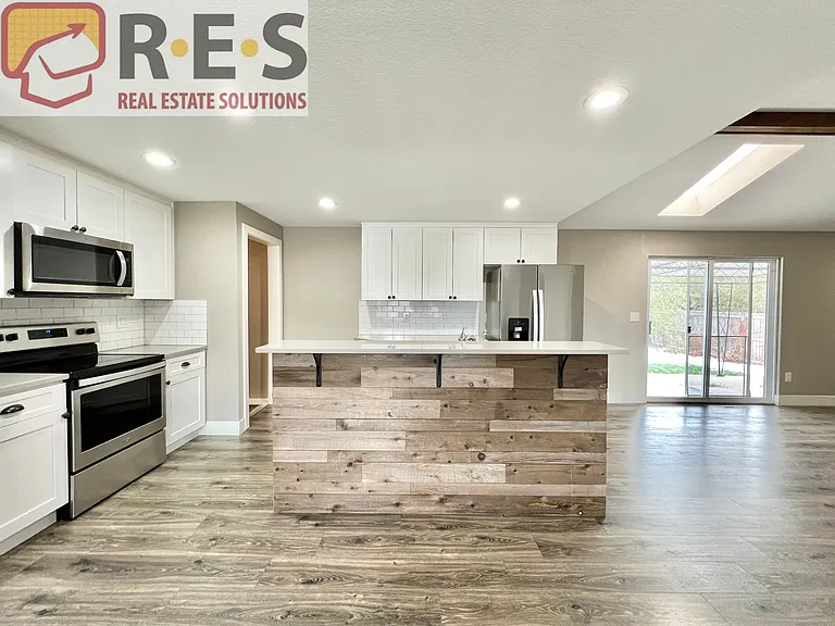 3178 S Dayton Ct — Photo 4