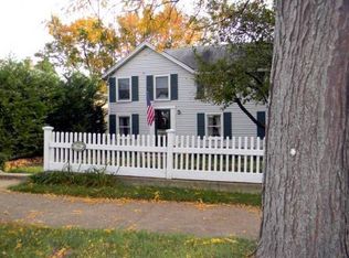 59 Grove St, Glenwood Landing, NY