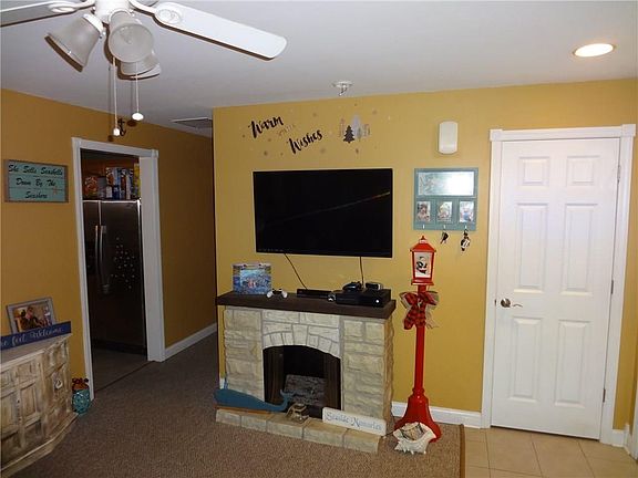 4th image of 630 W 14th St