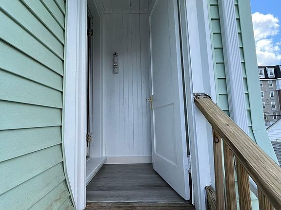 4th image of 516 Hancock St APT A