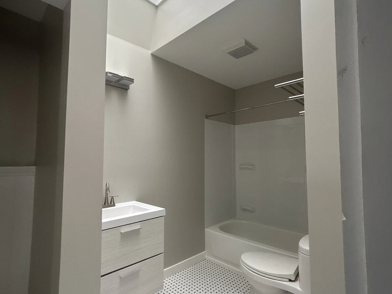 819 Main Street - 3 — Photo 3
