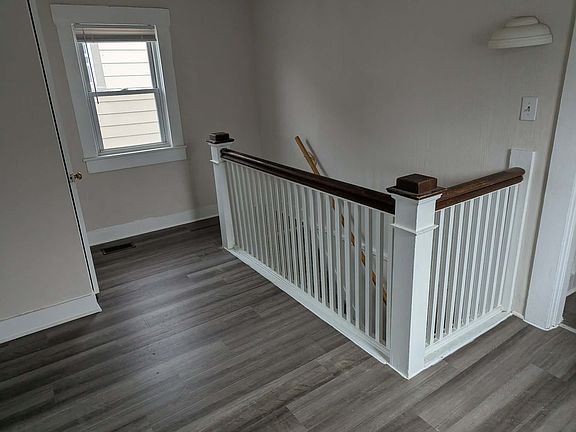 5th image of 1033 Woodside Blvd