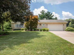 3726 Ridgewood Dr, Davenport, IA 52807