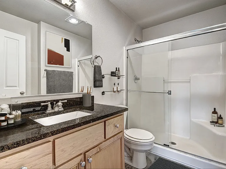 Bradley Park Apartments — Photo 10