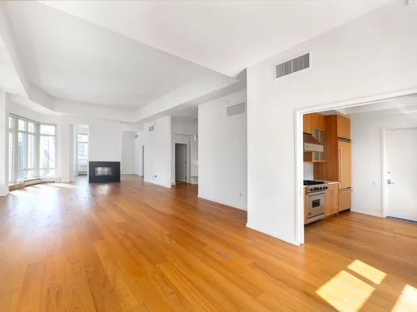 205 East 59th Street image 1 of 15