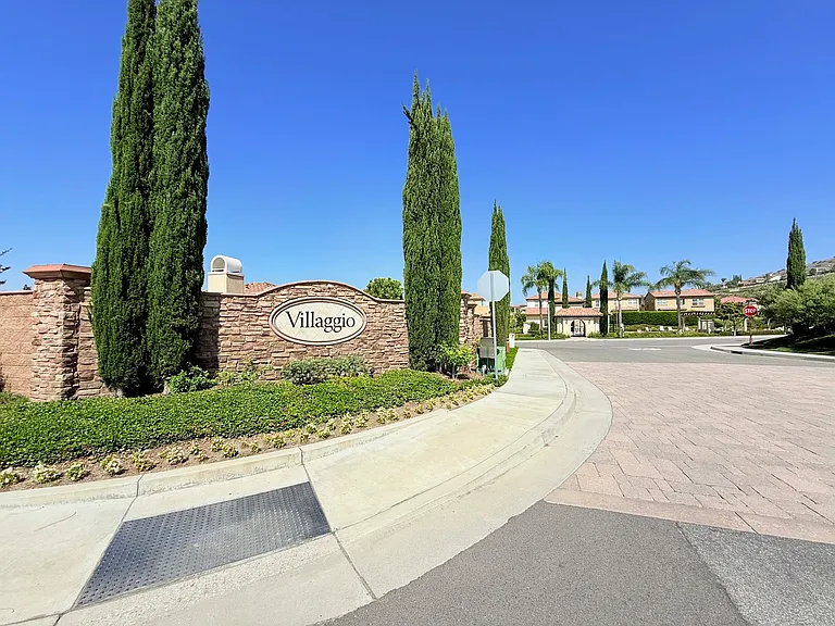 19921 Calabria Ct — Photo 35
