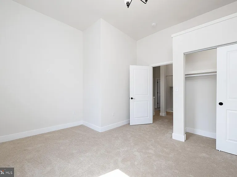 151 N York St #C — Photo 6