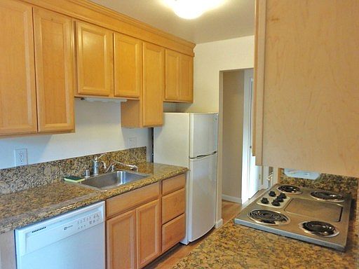 5th image of 100 Belvedere Dr APT 1