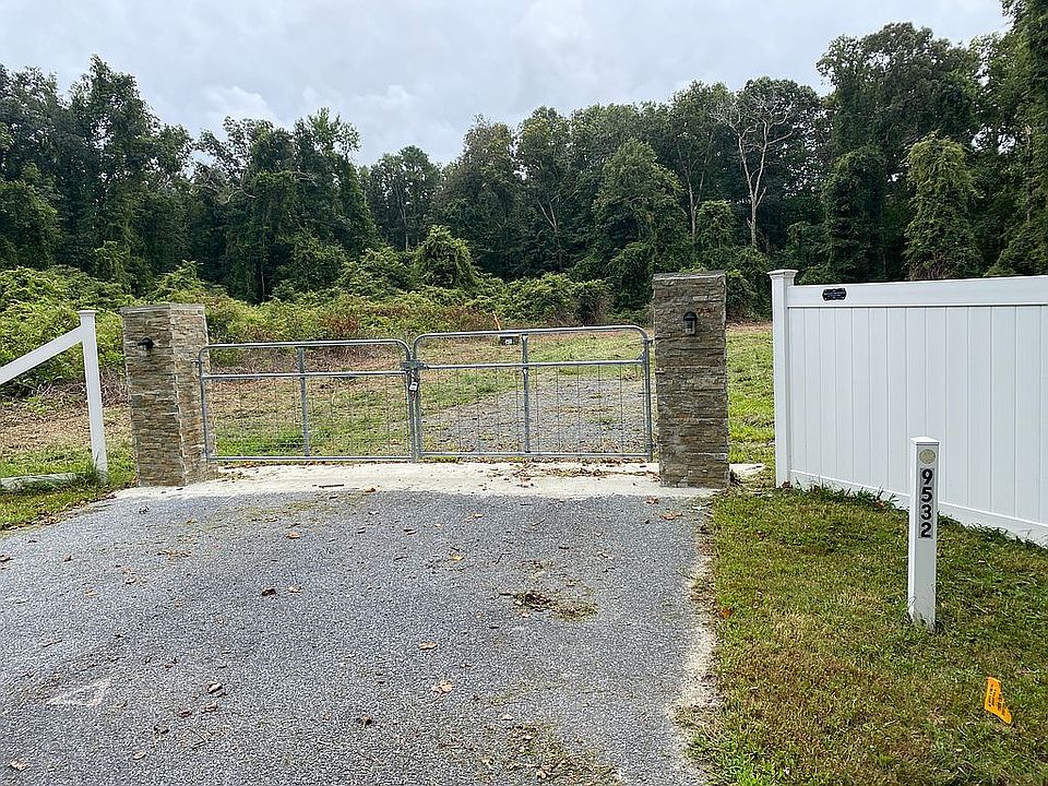 2nd image of 9532 Honeysuckle Rd