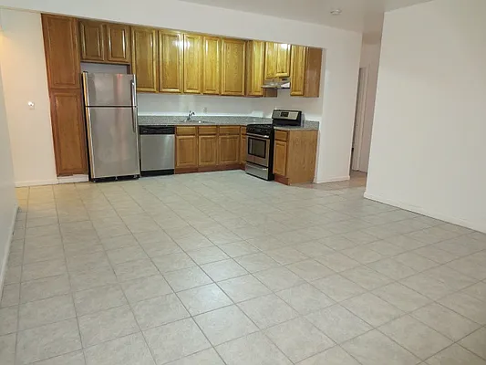 Rented by Robyn Lee, LREB | media 11