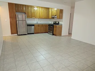 Rented by Robyn Lee, LREB