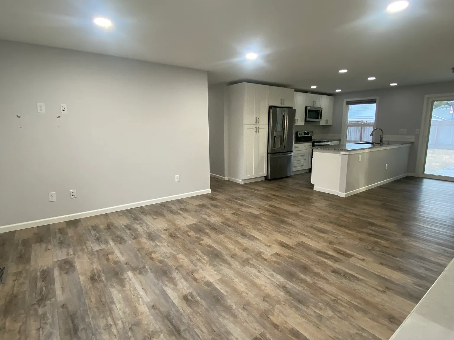 3 bed, 1.5 bath, 1064 sqft, $2,300 — Photo 4