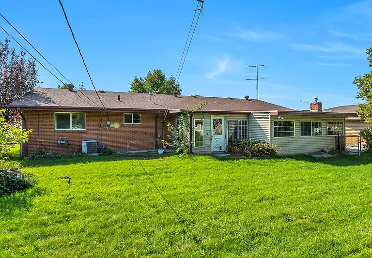 299 E 3200 N — Photo 17