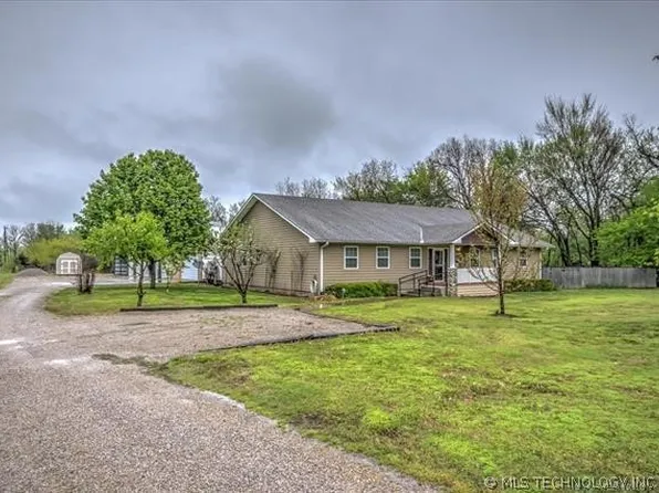 624 W Seminole Ave, Nowata, OK 74048
