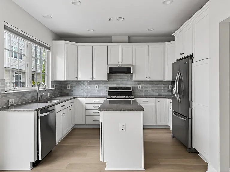89 Southgate Ave — Photo 42