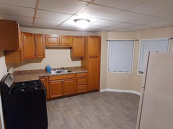 2nd image of 901 Marquette St APT 4
