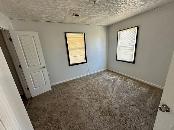 5th image of 712 W 10th Ave
