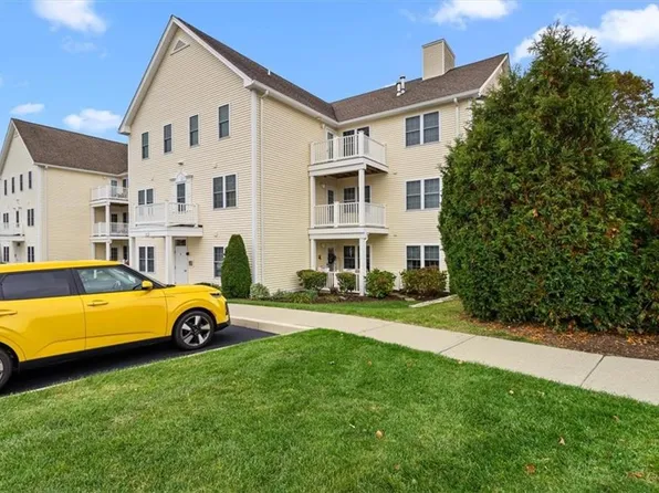 60 Saw Mill Dr Unit 307, North Kingstown, RI 02852