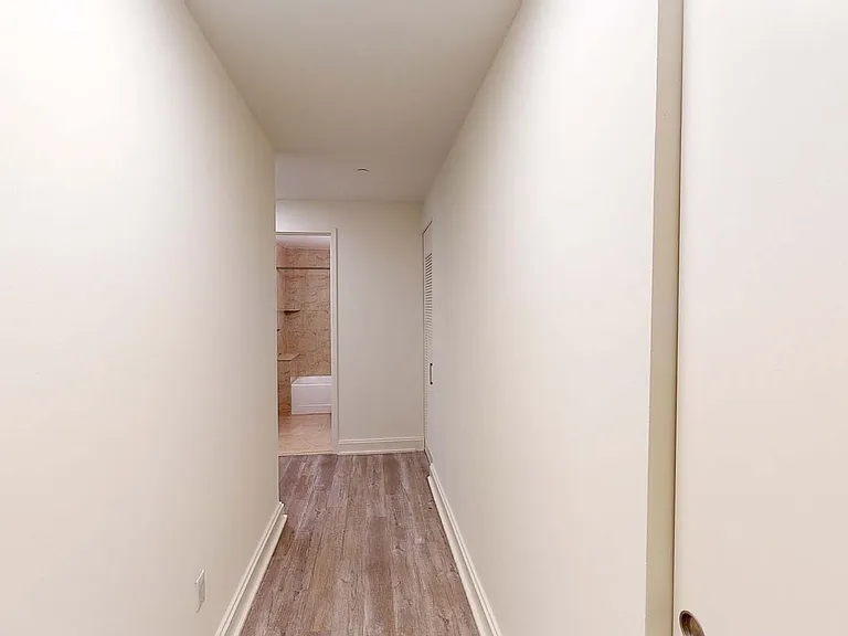10 Hanover Square — Photo 127