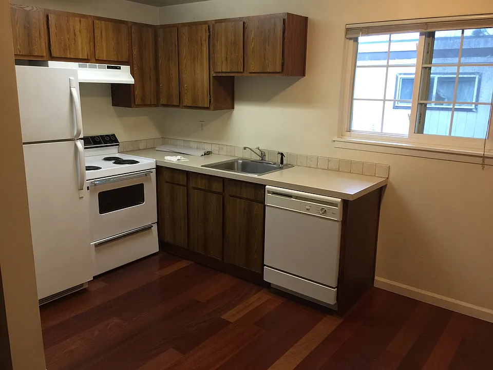 4350 SE Milwaukie Ave #2