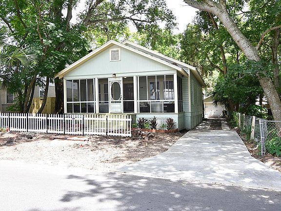 Front driveway/parking area