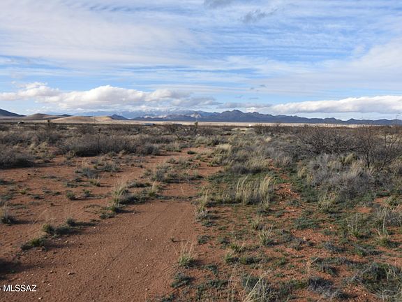 4th image of E Howling Wolf Rd