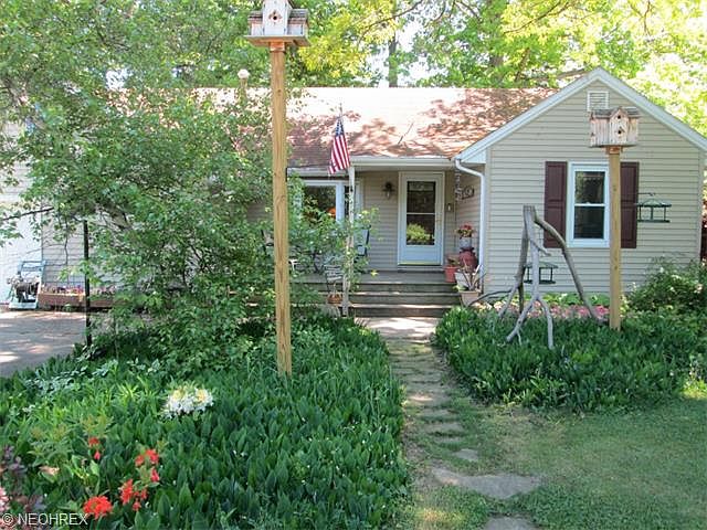 1st image of 687 Ferndale Ave